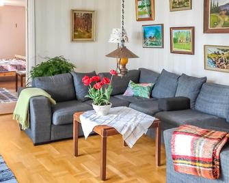 Awesome Home In Tranås With Wifi - Tranas - Huiskamer