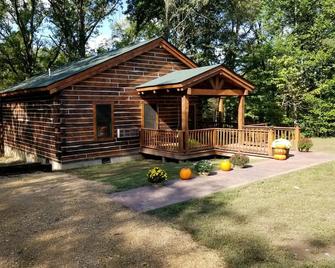 AdamsRock Cabins on the Shawnee Hills Wine Trail with Outdoor Hot Tub All Year! - Anna - Edificio