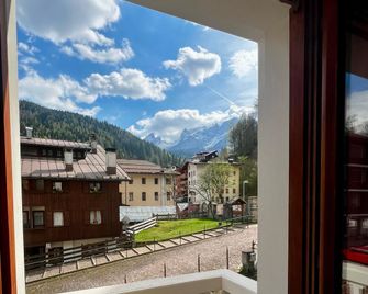 Albergo Brustolon - Forno di Zoldo - Balcony