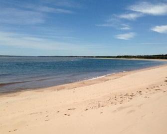 Cottage Overlooking Sandy Beach - St. Peter's Harbour - Saint Peters Habour - Playa