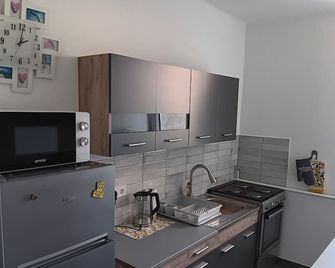 Familienfreundliches Apartment in Tiszafüred - Tiszafüred - Kitchen