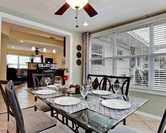 Great Shape After Milton -gorgeous Pool! - Os - Venice - Dining room