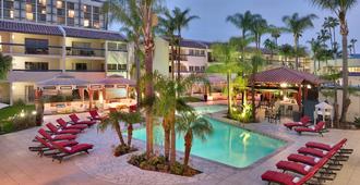 Atrium Hotel At Orange County Airport - Irvine - Piscina