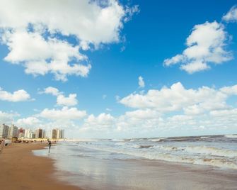 غولدين بيتش ريزورت آند سبا - بونتا ديل إست - شاطئ