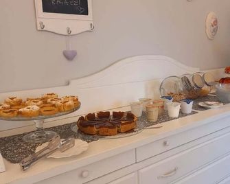B&B Nadine Forlì - boutique eco stay con parcheggio gratuito - Forlì - Buffet