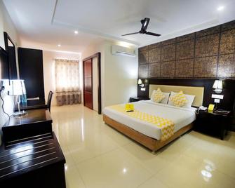 Fabhotel Majestica Inn Hitech City - Hyderabad - Bedroom