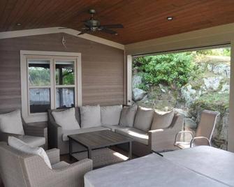 Private Island Cottage! 1 Waterlily Island, Gananoque, Ontario - Gananoque - Patio