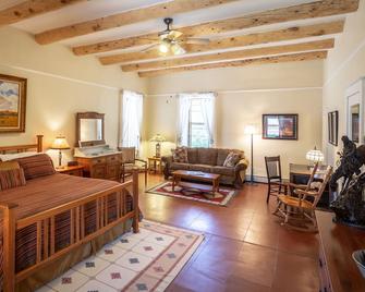 Casa del Gavilan Historic Inn - Cimarron - Bedroom