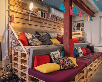 Stay Swanky Hostel - Zagreb - Phòng khách