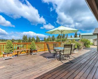 Meadow Walk Cabin - La Pine - Patio