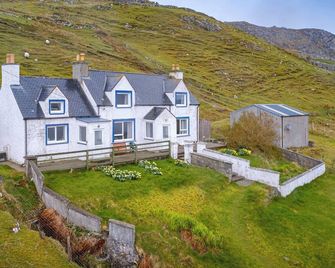 3 bedroom accommodation in Lemreway - Stornoway - Building