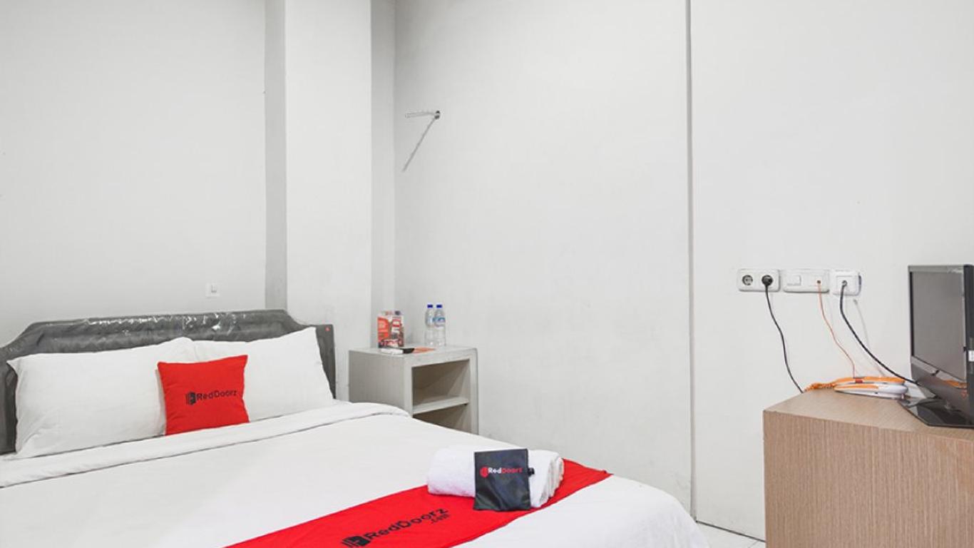 RedDoorz at Siwalankerto Surabaya