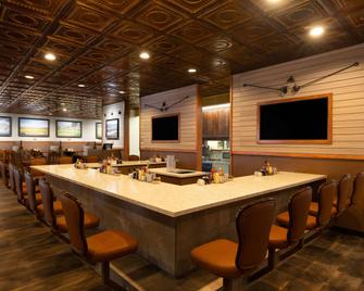 Ramada by Wyndham Elko Hotel at Stockmen's Casino - אלקו - מסעדה