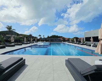 Cheerful Waterfront Villa - John Hughes - Pool