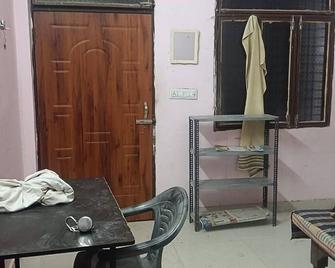 Safe rooms within500meter from ganga river ,near to sector 23,24,25- arail Ghat - Prayagraj