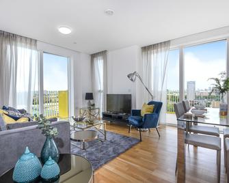 Millharbour Residences - London - Living room