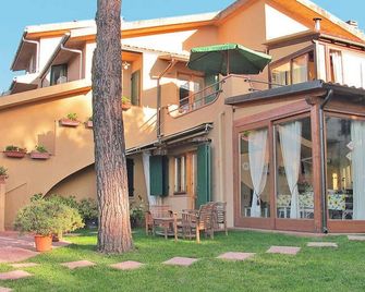Tuscan Villa with Sea Views - Montescudaio - Edificio