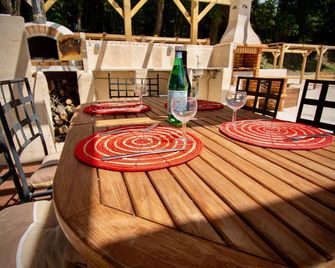 Gîte de Léonie Moulin de Tartay en Avignon - Avignon - Restaurant