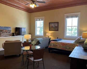Stay In Crozet Mountain Suite In Downtown Crozet - Crozet - Bedroom