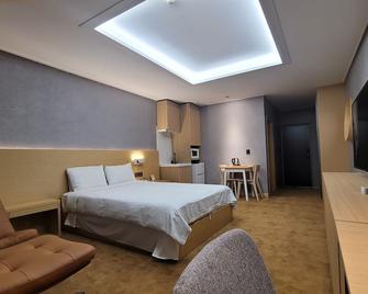 World Tourist Hotel - Pyeongtaek - Quarto