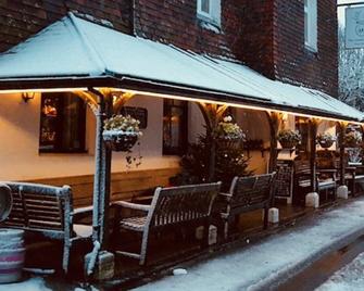 The Hawkley Inn - Liss - Патіо