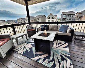 Bridges Bay spacious, well-stocked, kid-friendly home. Fall and winter deals! - Arnolds Park - Balcón