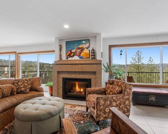 Browne's Addition Penthouse - Spokane - Living room