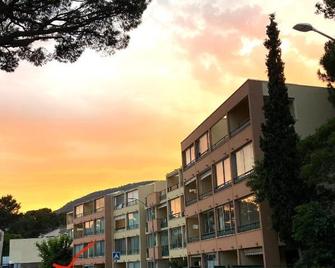 Studio 150 m de plage Golfe de Saint-Tropez - Cavalaire-sur-Mer - Gebäude