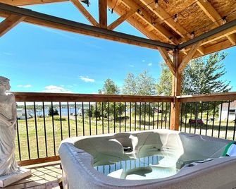 Coastal Charm Meets Country Calm | Relaxing Cottage with Water Views & Hot Tub - Cocagne - Balcony