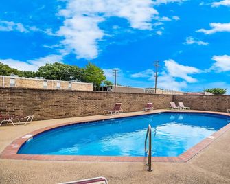 Clarion Pointe Lake Jackson - Clute - Lake Jackson - Pool