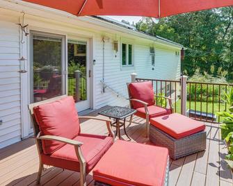 Pet-Friendly Staatsburg Studio - Near State Park - Staatsburg - شرفة