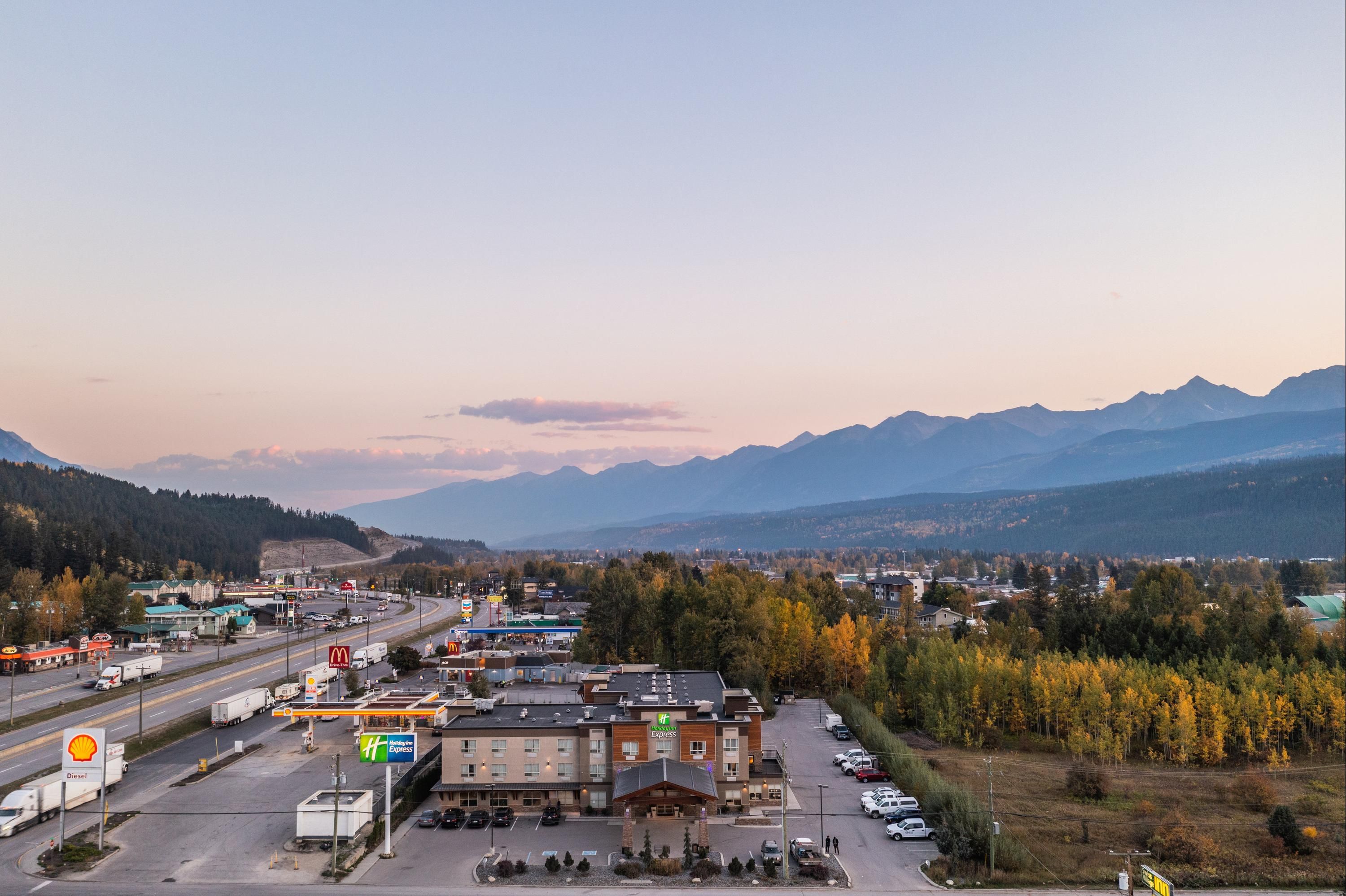 Holiday Inn Express Golden-Kicking Horse By IHG