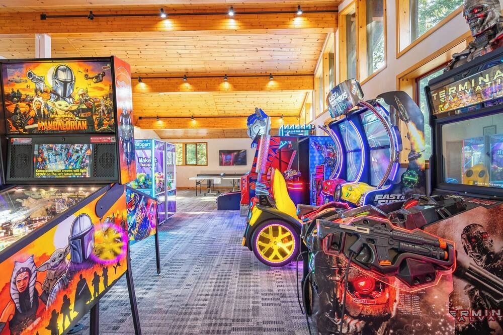 Flurry by Avantstay Tahoe Donner Home w/ Access to Northstar Resort Community - Truckee