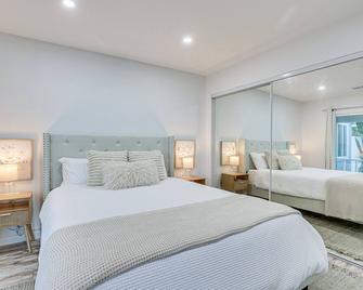Pet-Friendly Oceanside Gem with Patio, Walk to Beach - Oceanside - Bedroom