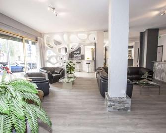 Moderne - Menton - Salon