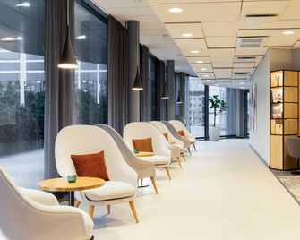 Courtyard by Marriott Tampere City - Tampere - Vestíbul