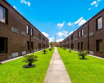Econo Lodge Garden City - Savannah - Garden City - Building