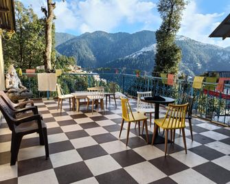 Goroomgo Arti Guest House Dalhousie - Dalhousie - Balkon