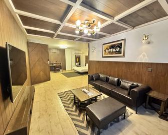 Hotel Crown Inn - Karatschi - Schlafzimmer