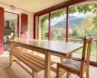 House - secure heated swimming pool - barbecue - plancha - free wifi - Ispagnac - Comedor