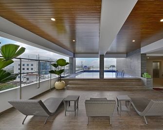 Whiz Prime Hotel Basuki Rahmat Malang - Malang