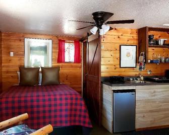 Cabin #1 - Lovers Hideaway - Payson - Спальня