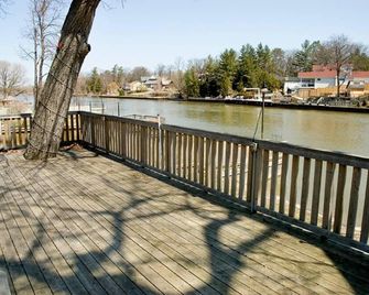 Dock Life Cottage 4 - Riverside, 1 Bedroom, Wasaga - Wasaga Beach - Balcony