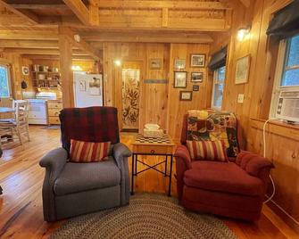 Cozy Cove Cottage Winter Rental Available - Belgrade - Oturma odası