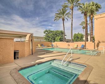 1 Mi to Dtwn Cathedral City Condo with Balcony - Cathedral City - Pool