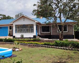5 Minutes From the Bomet-longisa Road, Spacious, Serene for Meetings & Families - Bomet - Edificio