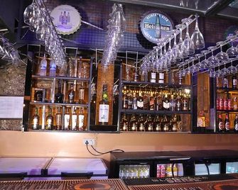 Hotel The Oasis - Sahāranpur - Bar