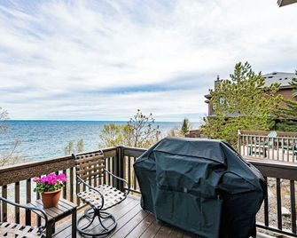 Boutique Luxury On Lake Superior! Stunning Views Sunrise/Moon Waves Romantic - Beaver Bay - Balcón