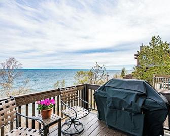 Boutique Luxury On Lake Superior! Stunning Views Sunrise/Moon Waves Romantic - Beaver Bay - Balcón