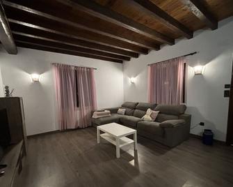 Olatz Eskola Etxea - The Heart Of The Geopark - Mutriku - Living room